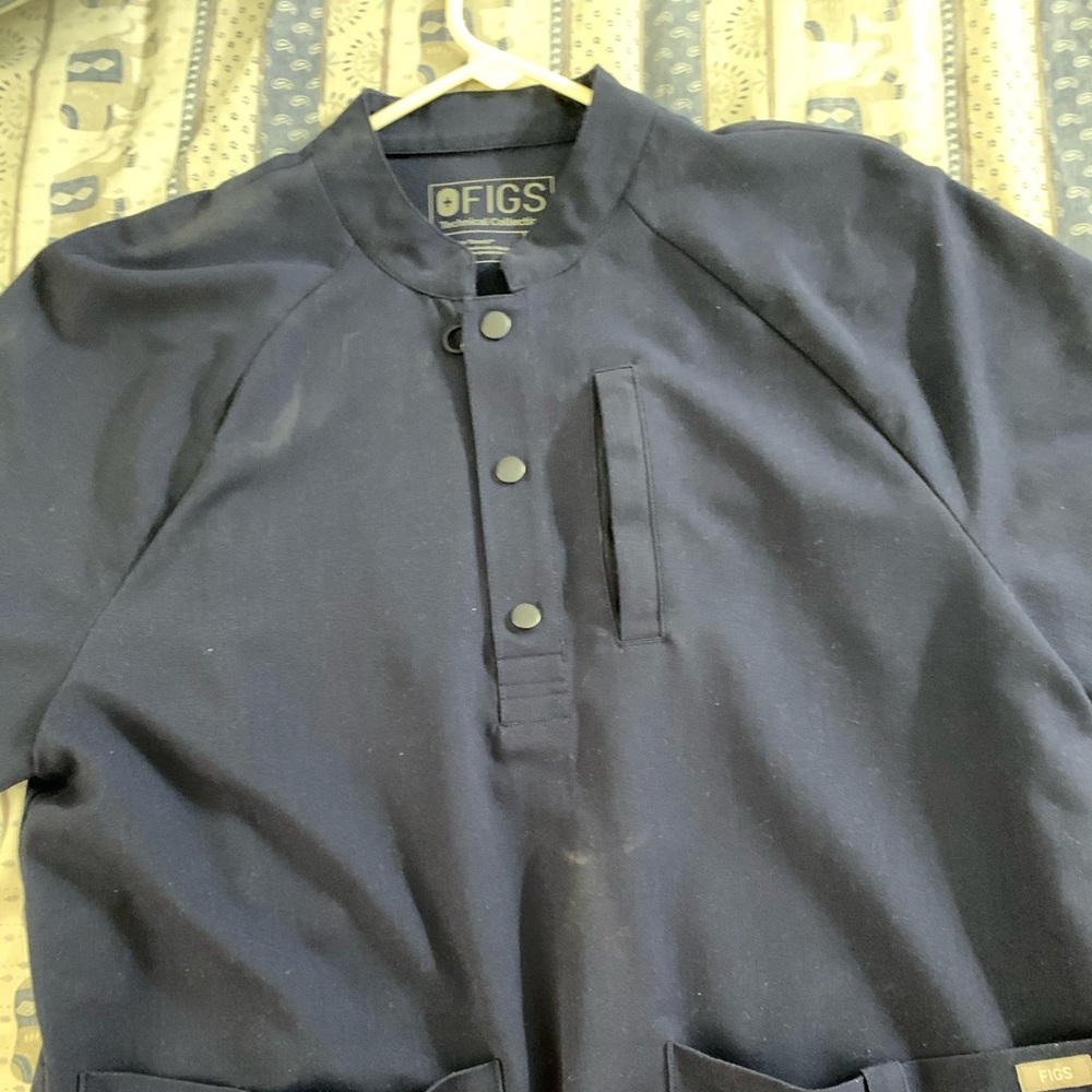 Figs scrub top